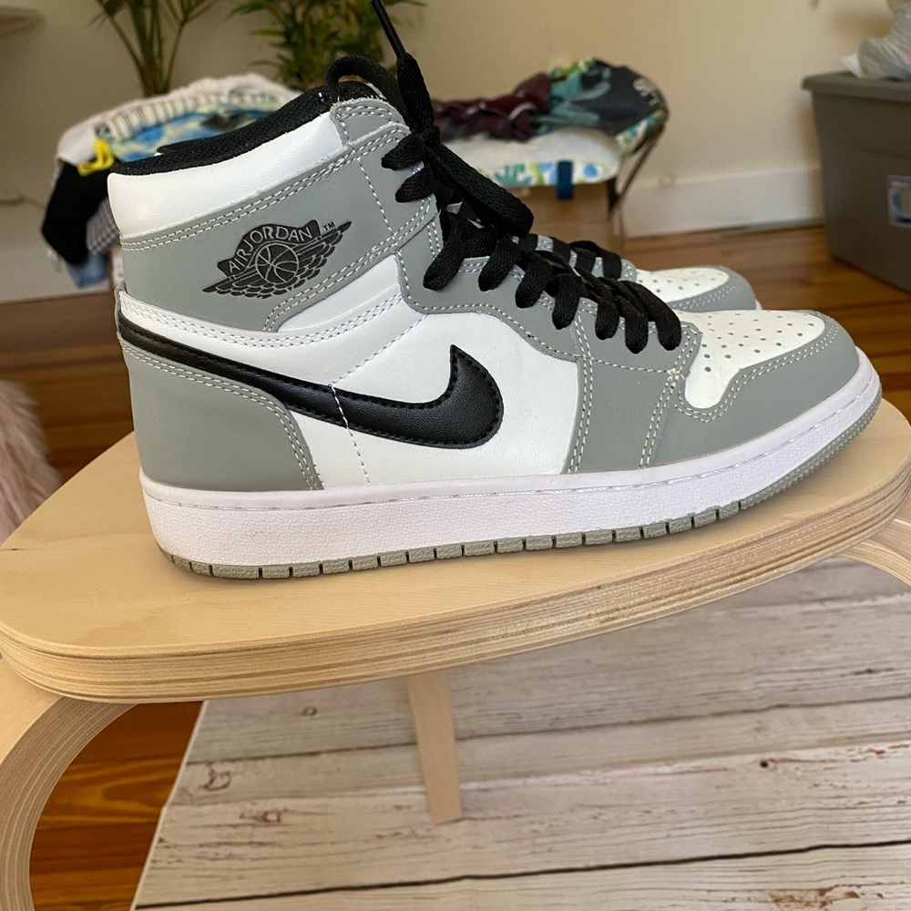 Jordan 1 smoke grey mids